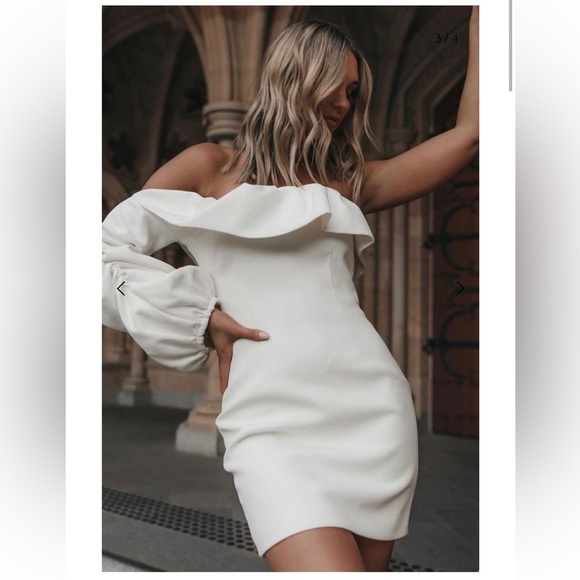 Bianca & Bridgett Camila Unique Ivory Mini Wedding dress size smalll - Picture 2 of 13